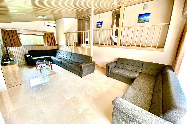 Vakantiehuis Großes Ferienhaus in Siófok mit Privatem Pool