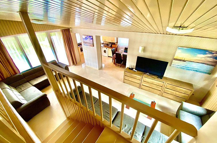 Vakantiehuis Großes Ferienhaus in Siófok mit Privatem Pool