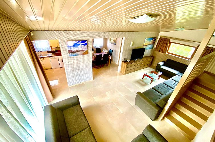 Vakantiehuis Großes Ferienhaus in Siófok mit Privatem Pool