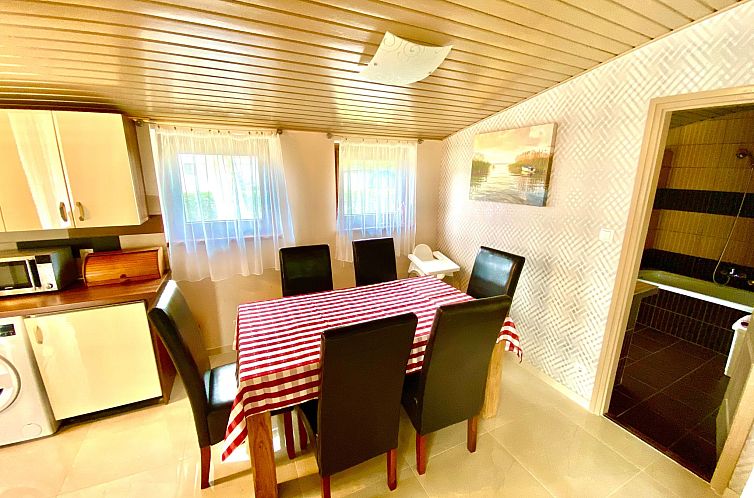 Vakantiehuis Großes Ferienhaus in Siófok mit Privatem Pool