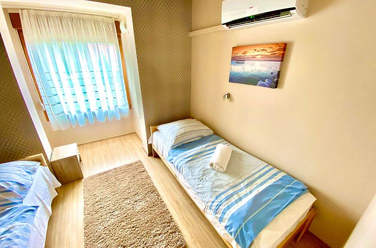 Vakantiehuis Großes Ferienhaus in Siófok mit Privatem Pool