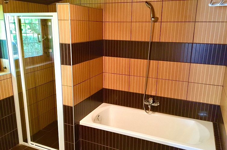 Vakantiehuis Großes Ferienhaus in Siófok mit Privatem Pool