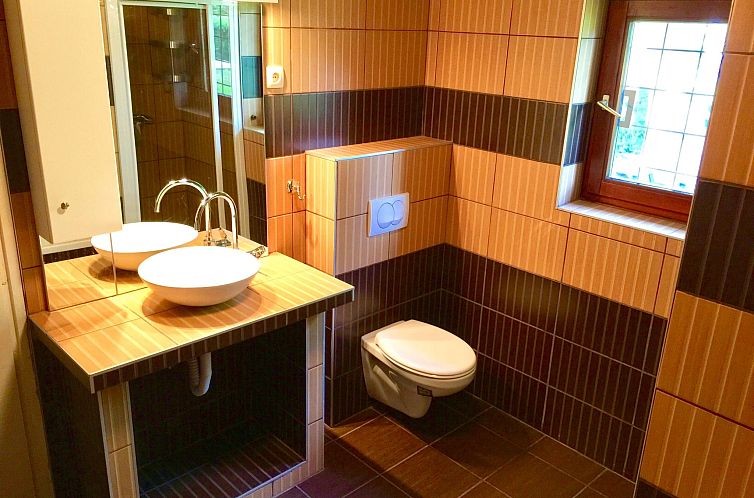 Vakantiehuis Großes Ferienhaus in Siófok mit Privatem Pool