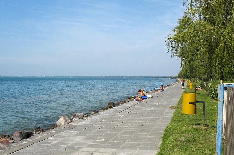 Vakantiehuis Großes Ferienhaus in Siófok mit Privatem Pool