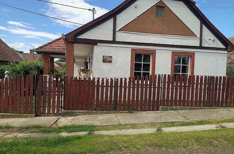 Guest house 0740501 - Holiday property Transdanubie - Vrijstaande woning in Alsómocsolád