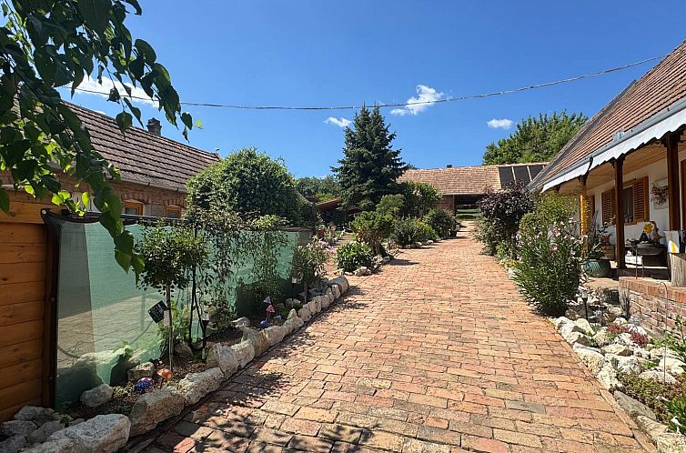 Vrijstaande woning in Almamellék