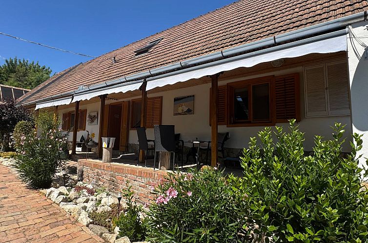 Vrijstaande woning in Almamellék