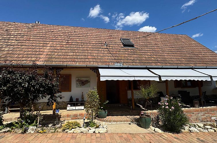 Vrijstaande woning in Almamellék