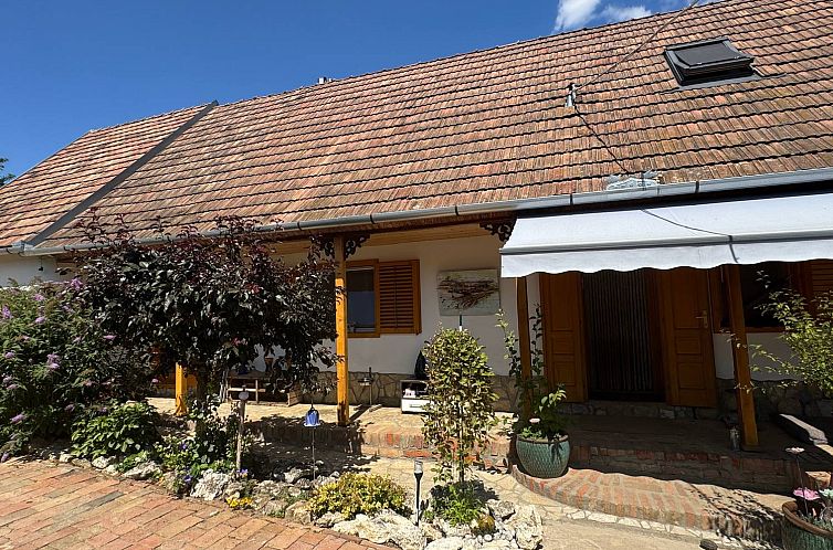 Vrijstaande woning in Almamellék