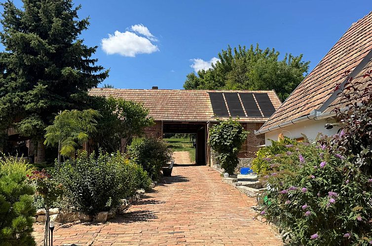 Vrijstaande woning in Almamellék