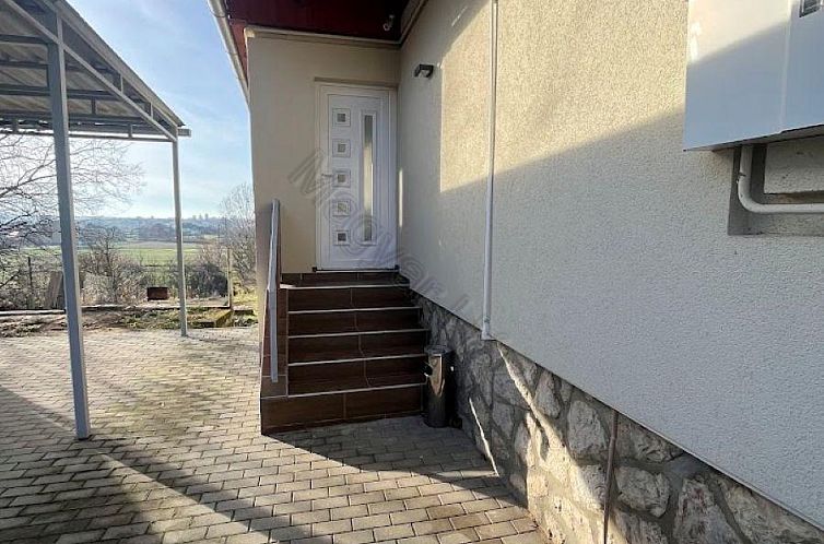 Vrijstaande woning in Döbrököz