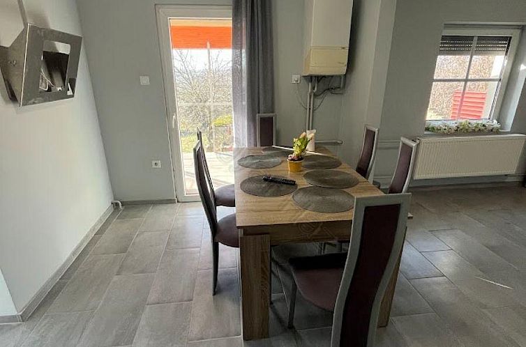 Vrijstaande woning in Döbrököz