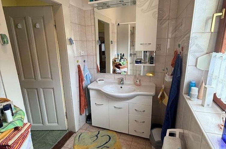 Vrijstaande woning in Döbrököz