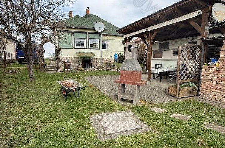 Vrijstaande woning in Döbrököz