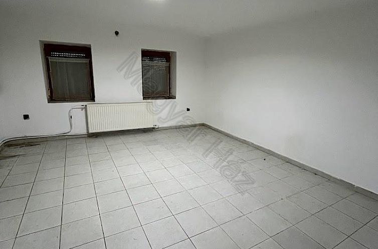 Vrijstaande woning in Döbrököz