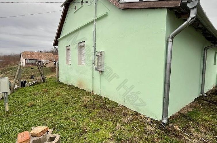 Vrijstaande woning in Döbrököz