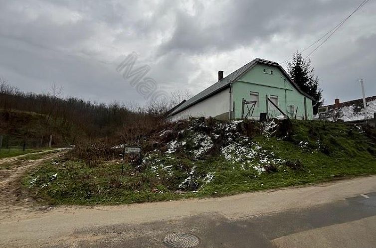 Vrijstaande woning in Döbrököz