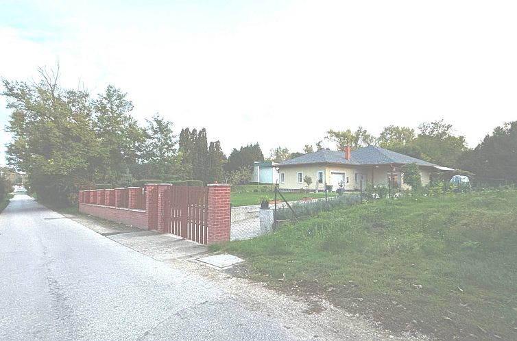 Vrijstaande woning in Etyek