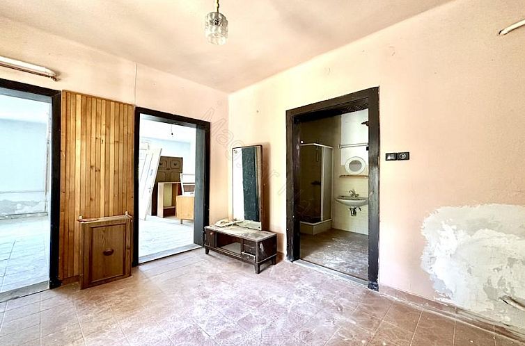 Vrijstaande woning in Kisrákos