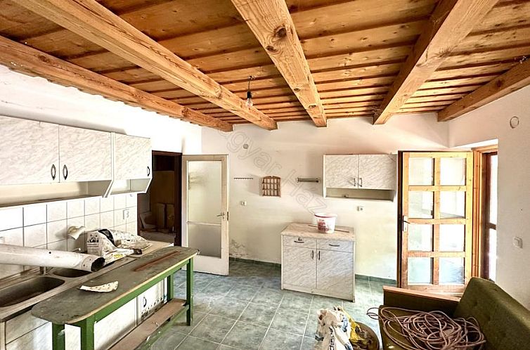 Vrijstaande woning in Kisrákos
