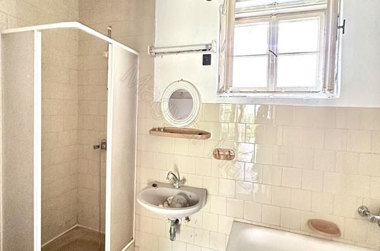 Vrijstaande woning in Kisrákos
