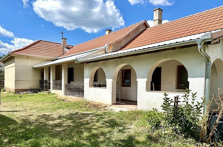 Vrijstaande woning in Kisrákos