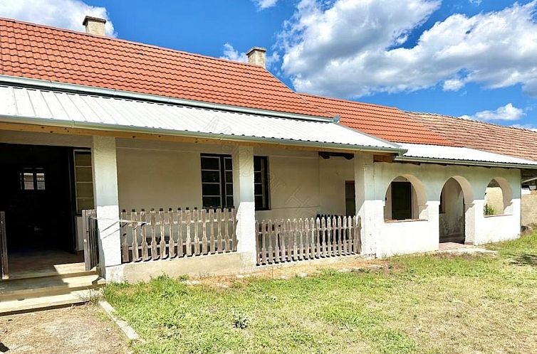 Vrijstaande woning in Kisrákos