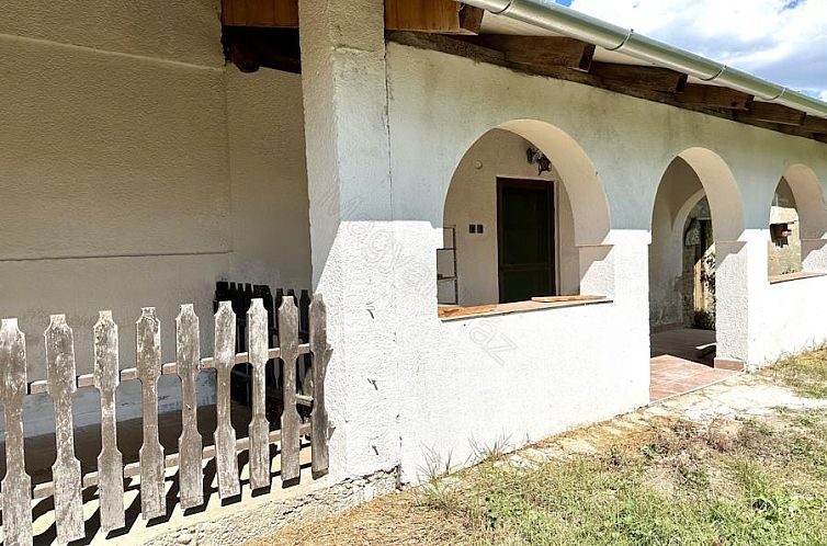 Vrijstaande woning in Kisrákos