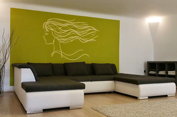 Appartement Moderne Ferienwohnung in Ujlipotvaros mit Garten