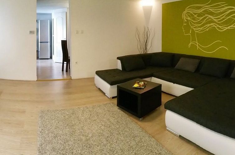 Appartement Moderne Ferienwohnung in Ujlipotvaros mit Garten