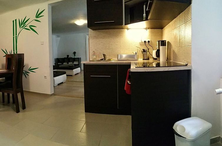 Appartement Moderne Ferienwohnung in Ujlipotvaros mit Garten