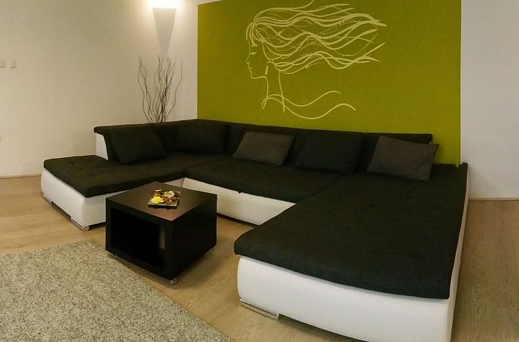 Appartement Moderne Ferienwohnung in Ujlipotvaros mit Garten