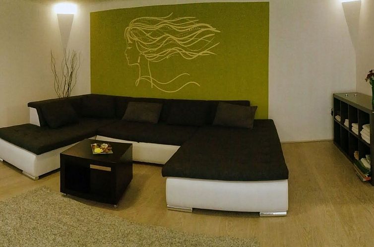 Appartement Moderne Ferienwohnung in Ujlipotvaros mit Garten