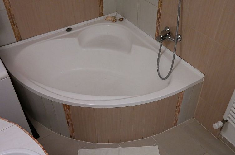 Appartement Moderne Ferienwohnung in Ujlipotvaros mit Garten