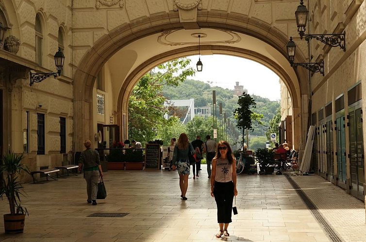 Appartement Moderne Ferienwohnung in Ujlipotvaros mit Garten