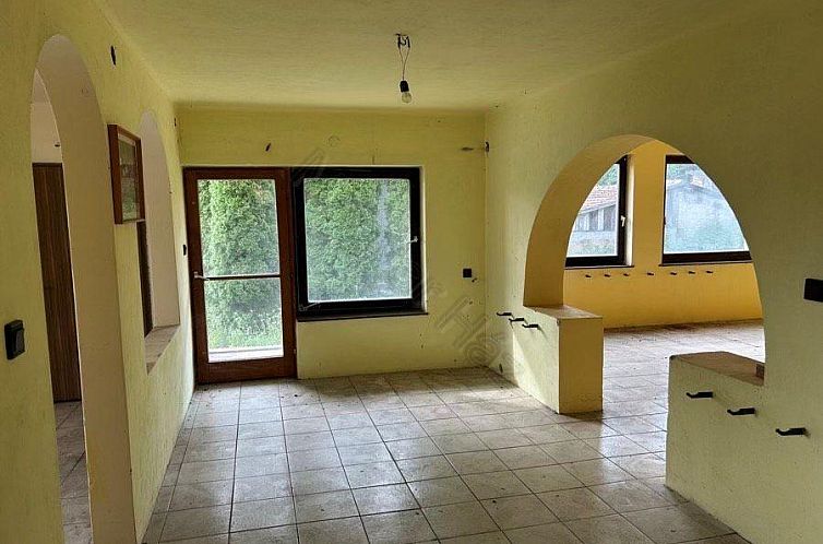 Vrijstaande woning in Sáta