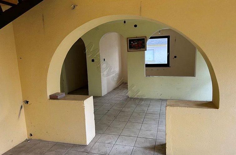 Vrijstaande woning in Sáta