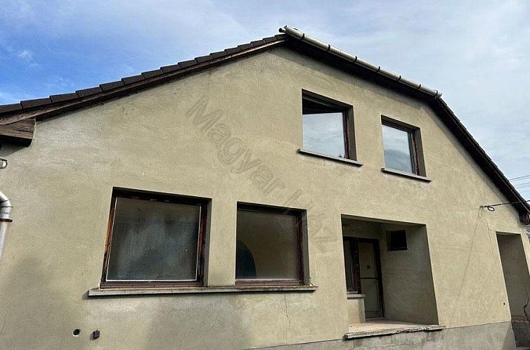 Vrijstaande woning in Sáta