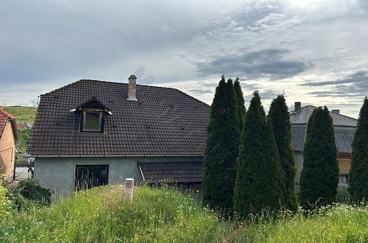 Vrijstaande woning in Sáta