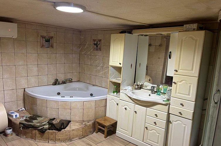 Vrijstaande woning in Sáta