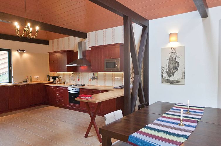 Vrijstaande woning in Irota