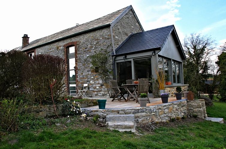 Gezellig vakantiehuis Huisje in Maillen met stenen terras in de Ardennen, Namen, Belgie.