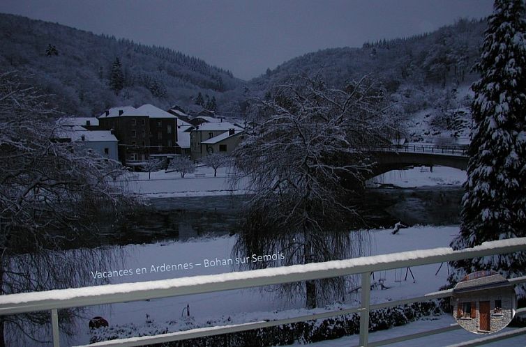 Woning met uitzicht op rivier Semois en Bohan (Ardennen)