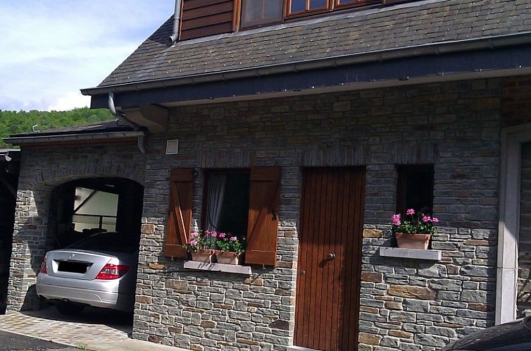 Woning met uitzicht op rivier Semois en Bohan (Ardennen)