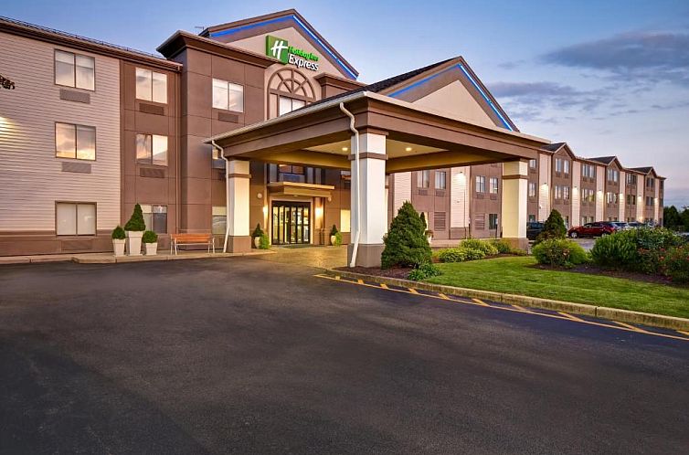 Holiday Inn Express Newport North - Middletown, an IHG Hotel