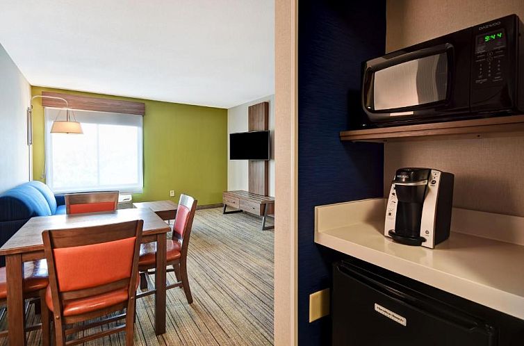 Holiday Inn Express Newport North - Middletown, an IHG Hotel