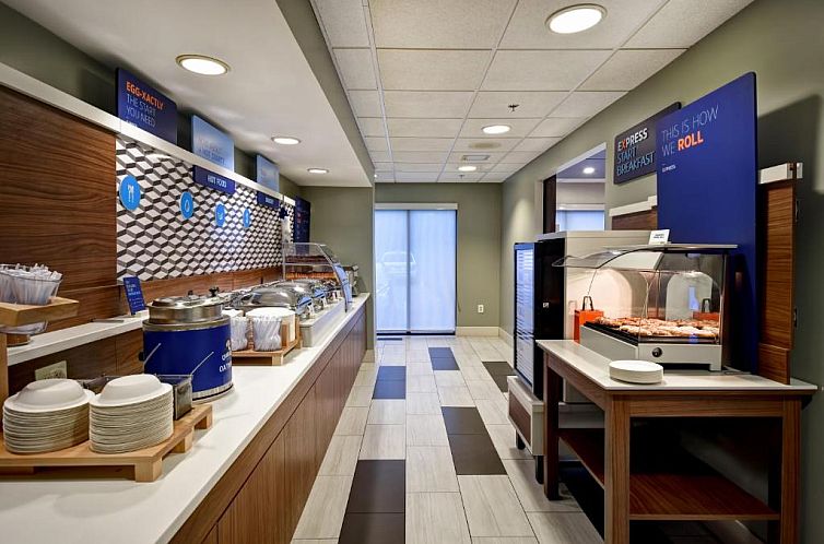 Holiday Inn Express Newport North - Middletown, an IHG Hotel