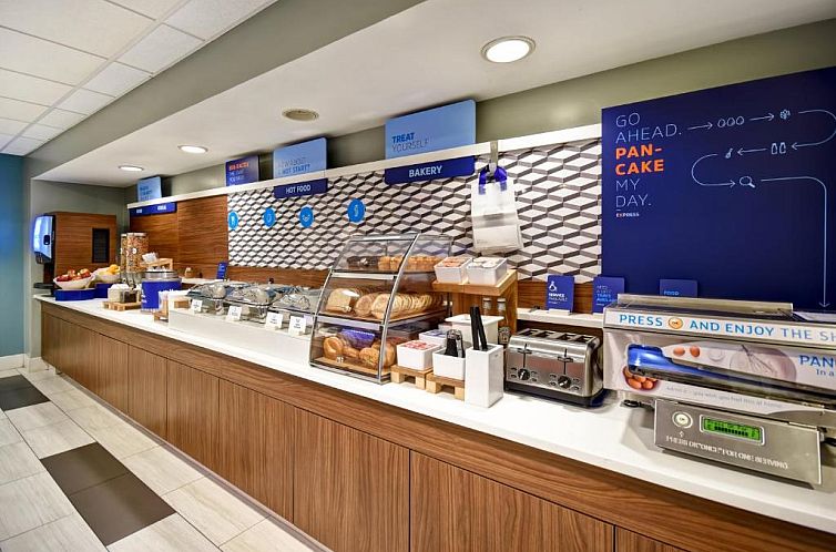 Holiday Inn Express Newport North - Middletown, an IHG Hotel