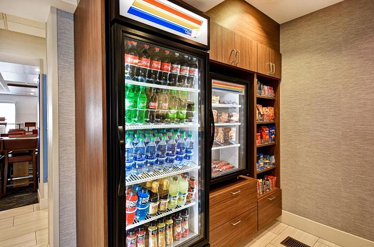 Holiday Inn Express Newport North - Middletown, an IHG Hotel