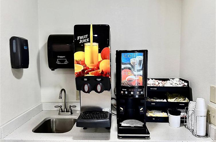 Red Roof Inn & Suites Middletown, RI